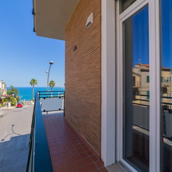 balcone della stanza blu B&B Piazza Marconi