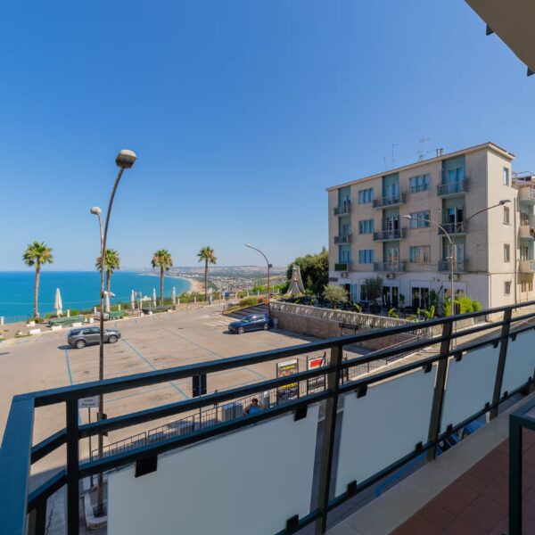 balcone della stanza blu B&B Piazza Marconi